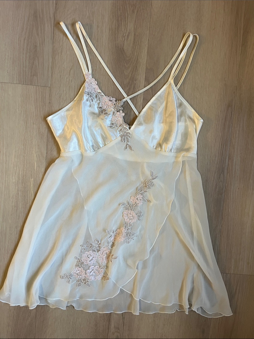 Jessica Vintage 90’s/Y2K Babydoll Dainty Ivory Blush Embroidery Slip Nightie